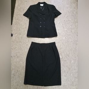 Vintage Le Suit Black Double-Breasted Short Sleeved Blazer & Knee Level Skirt,16